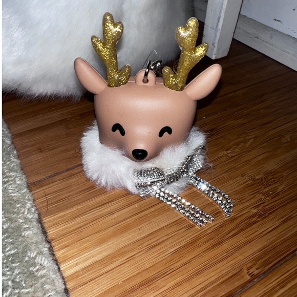 New bath and body works fluffy & rhinestone bling reindeer keychain w/pocket bac - Picture 4 of 16